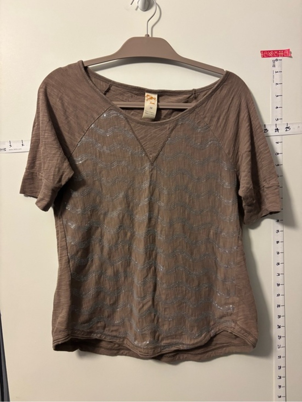 Anthropologie cotton striped sequin 3/4 sleeve scoop neck tee.  Size M
